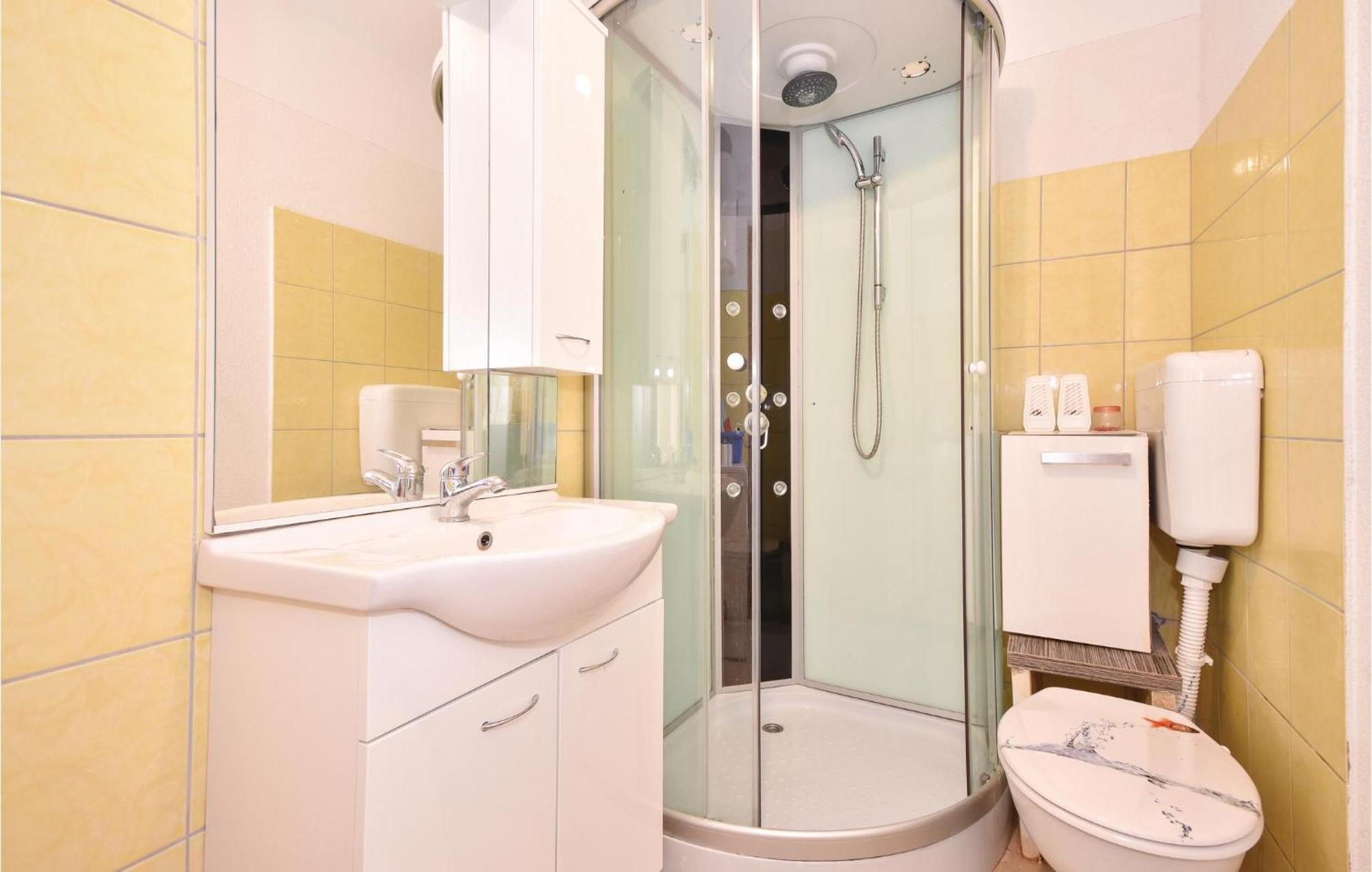 2 Bedroom Gorgeous Apartment In Stomorska Buitenkant foto